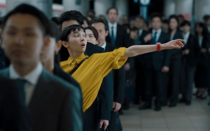 日本 Apple Watch 广告:被圆环支配的生活截图