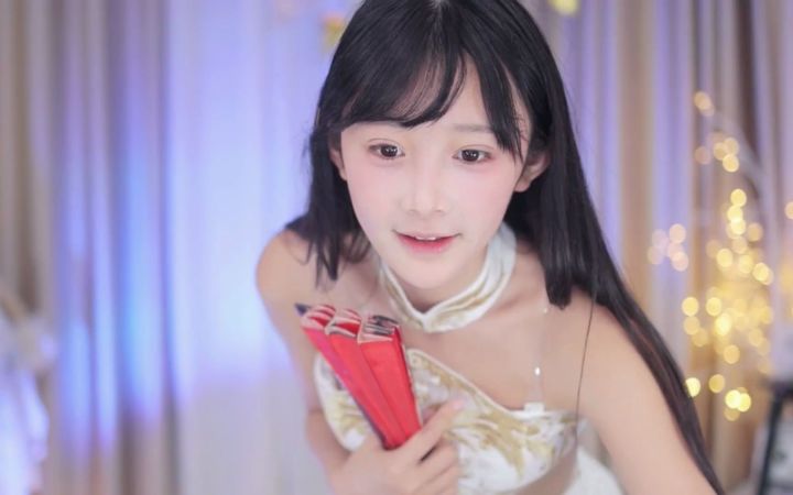 【鱼子酱】《花.间.酒》常服套装 直播跳舞录屏截图