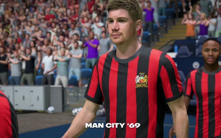 《FIFA 22》怀旧球衣预告片 胸前广告都能成为经典【游民星空】截图