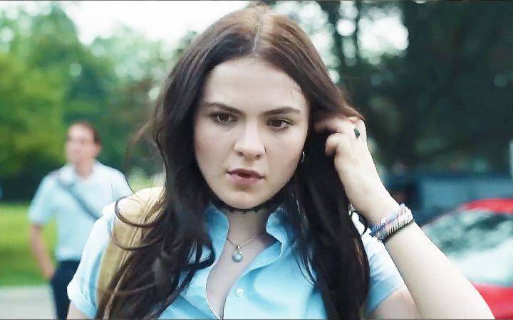 女子光鲜生活背后隐藏着怎样不为人知的秘密?!Netflix悬疑电影《最幸运的女孩》正式预告截图