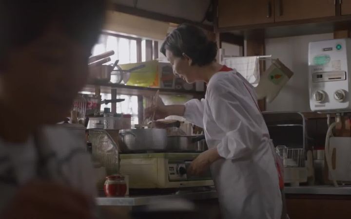 日本神转折广告:妈妈做的饭,全天下最好吃,看到最后笑喷了哈哈哈哈哈哈截图