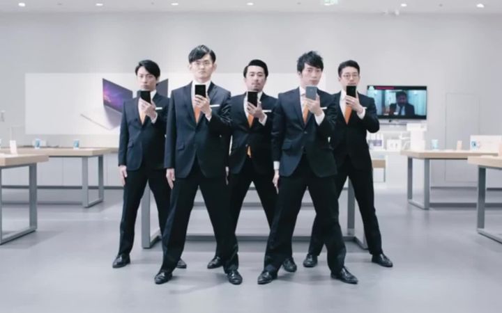 魔性广告:那群穿西装跳机械舞的大叔,给小米拍了个广告截图