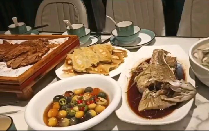 昨晚一顿大餐450 打麻将被孟泷鸽了 生活截图