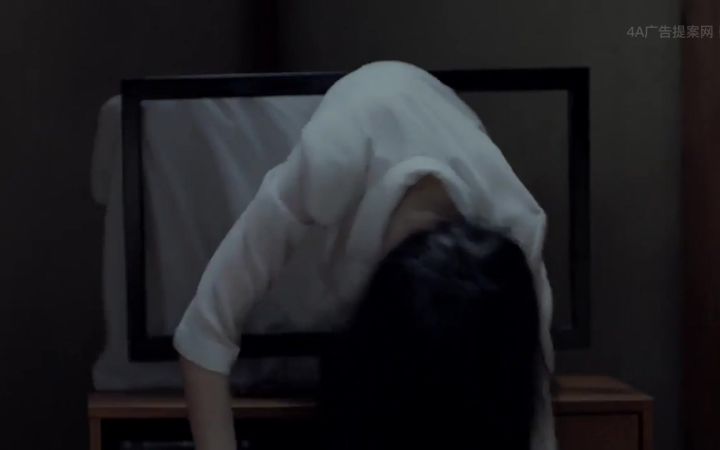 贞子版士力架广告截图
